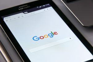 Jak działają algorytmy reklamowe na platformach internetowych?